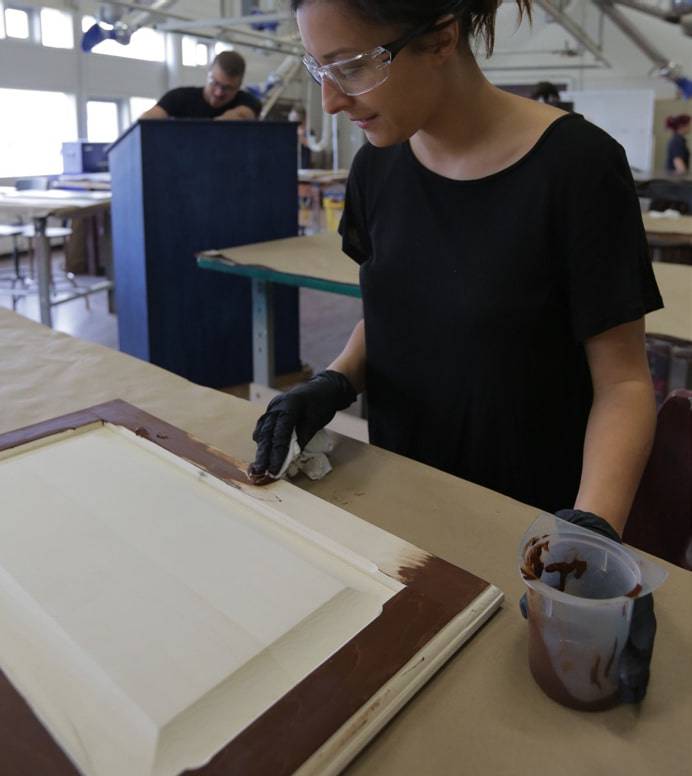 Finition de meubles